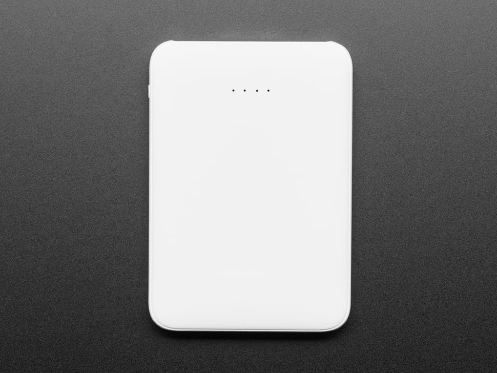 Kompakte Leistungsbank mit 5000 mAh Lithium-Ionen-Akku und zwei USB-A-Ausgängen zu je 2,1 A