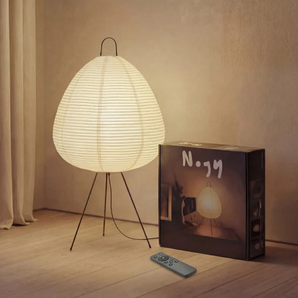 Japanische Papiertischlampe mit sanft dimmendem Leuchten