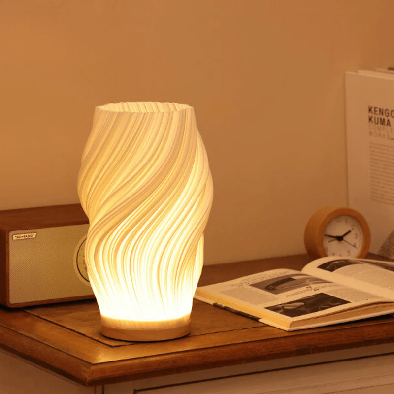 Skulpturale dimmbare LED-Tischlampe